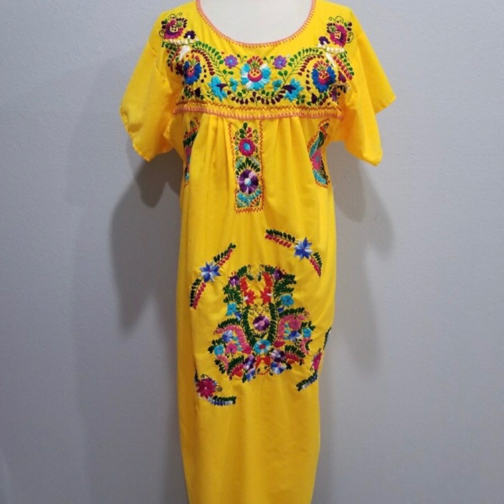 Vintage boho Mexican embroidered peasant dress